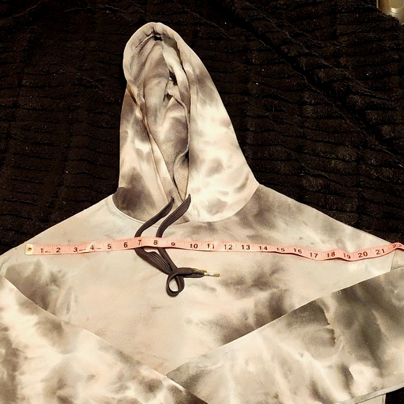 Rue 21 - SM Gray/White Cloudy Day Tie Dye Cropped Hoodie - Picture 3 of 10